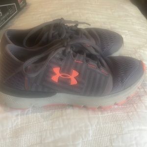 Under Armour size 6.5 Tennis shoes